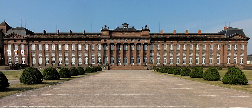 The palace facing the gardens