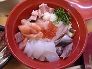 水産会社の羽田市場とのコラボメニュー「羽田印 本日の海鮮丼」[30]