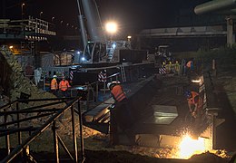 Zerlegung einer ausgebauten Stahlnietenbrücke in Leipzig Anger-Crottendorf.jpg