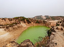 সুসং দুর্গাপুরের চিনামাটির পাহাড় ও তার জল