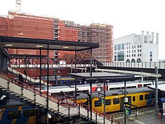 Bahnhof Heerlen 2015, im Hintergrund die Baustelle des Maankwartier