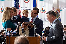 photo of Simmons receiving oath of office