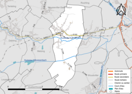 Carte en couleur présentant le réseau hydrographique de la commune