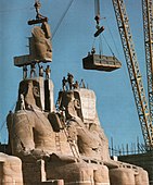 Riassemblamento dei Colossi di Abu Simbel dopo il loro spostamento, nel 1967, per preservarli dalle acque del Lago Nasser.