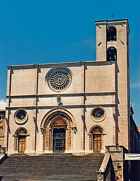 La façade de la cathédrale.