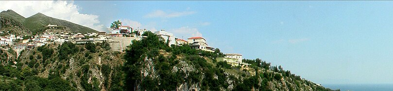 Panorama du village de Dhërmi.