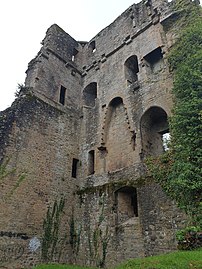 Façade ouest avec cheminée d'apparat