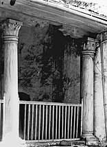 Old photo of the columns.
