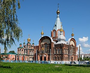 Смоленская (слева) и Владимирская церкви