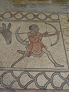 Vue sur une mosaïque présentant un archer unijambiste, équipé d'une prothèse.