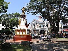 San Francisco Church, Quince Martires Plaza