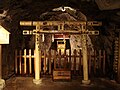 Torii dédié aux dieux de la mine (山神社) à l'intérieur des galeries.