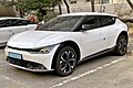 EV6 (준중형 SUV) (플랫폼: 현대기아 E-GMP) (2021년 8월 2일 ~ 현재) (2019년 제네바 모터쇼에서 출전된 컨셉카 "이매진"의 시판화) (제네시스 GV60와 형제차) (하이브리드)