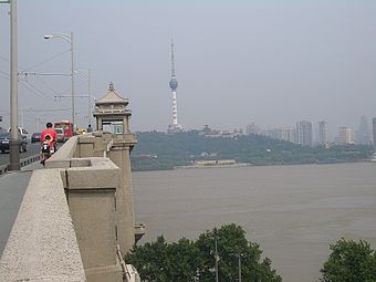 El puente visto desde Wuchang.