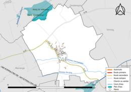 Carte en couleur présentant le réseau hydrographique de la commune