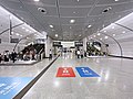 L5, signs directing passengers to the Tsuen Wan and Island line platforms (May 2022)