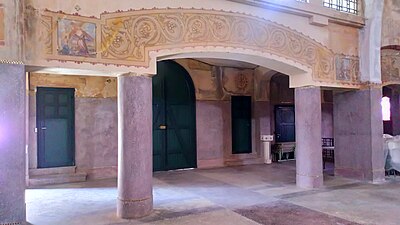 Narthex de l'Église Saint-Pierre.