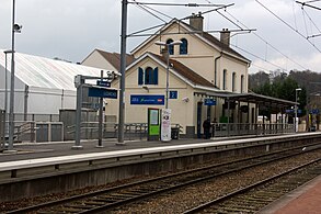 Le bâtiment voyageurs vu du côté voies.