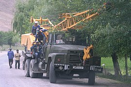 KrAZ-250 mit Kranaufbau in Tadschikistan (2016)