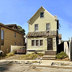 An abandoned home in Bayside