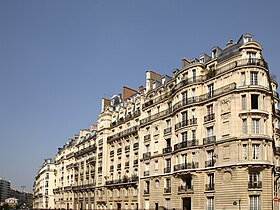 Sommets d'immeubles sur la partie nord de la voie.