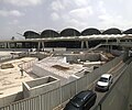 Vue de la station en travaux depuis la passerelle du parking