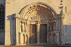 En el centro san Teobaldo, y al fondo la Virgen María en la gloria, patrona del priorato