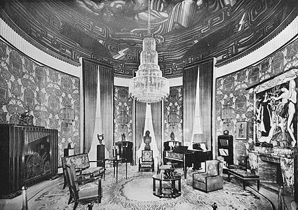 The salon of the Hôtel du Collectionneur, with furniture by Émile-Jacques Ruhlmann. and painting by Jean Dupas