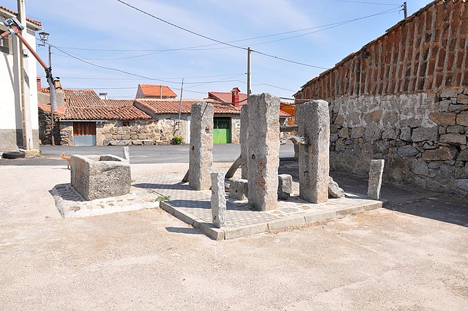 Potro de herrar (cattle chute) in San Bartolomé de Corneja