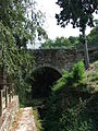 Ponte em arco, com estilo romano, sobre a barroca de S.Gião