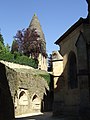 Partie subsistante du cimetière Saint-Benoît, enfeus et lanterne des morts