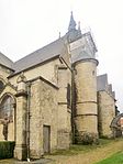 Façade nord de l'église Saint-Martin de Sebourg avec sa tourelle arrondie.