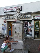 Squillace: busto di Guglielmo Pepe.