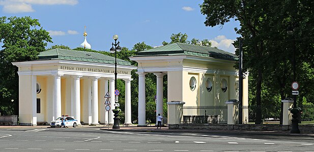 Пропилеи Смольного (1923—1924)