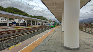 越西站站台（2023年7月）