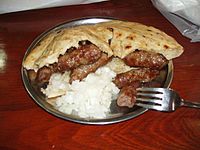 Ćevapi s kajmakom