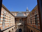 HenrY IV courtyard.