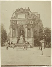 La fontaine Saint-Michel photographiée à la fin du XIXe siècle par Neurdein.