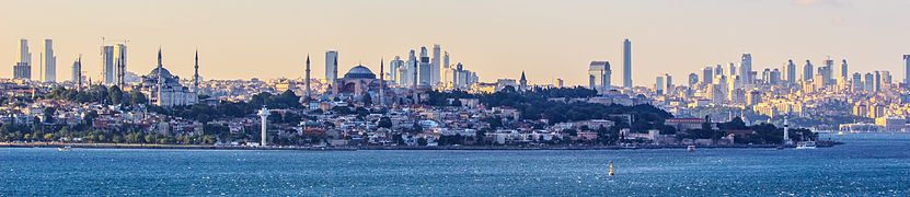 Vista de la parte europea de Estambul desde la entrada sur del Bósforo.