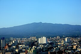 済州市街地と漢拏山