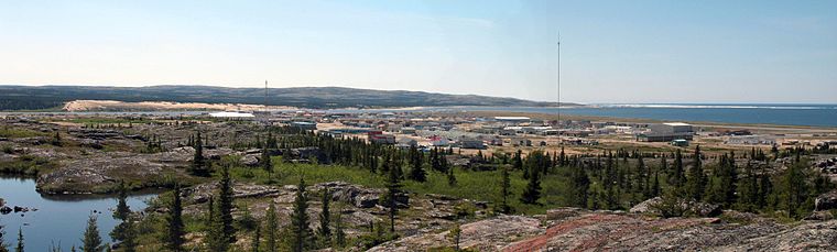 Les villages de Whapmagoostui et de Kuujjuarapik, sur le bord de la baie d'Hudson