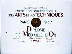 Diplôme de la médaille d'or reçu par la Société Tapis France Orient de Marseille dirigée par Zareh Tchouhadjian.