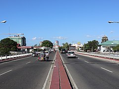 MacArthur Highway, Gilbert Bridge center island