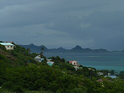 プティトマルティニーク島（手前）とカリアク島（奥）