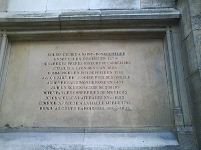 Plaque commémorative sur la façade de l'Église