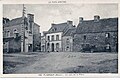 Ploërdut ː un coin de la place du centre du bourg vers 1930 (carte postale).