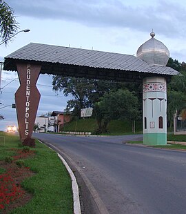 Portal Ucraniano na entrada da cidade.