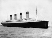 Az RMS Titanic 1912. április 14-én 23:40-kor jéghegynek ütközött, április 15-én, 2:20-kor süllyedt el, 2 és fél óra alatt