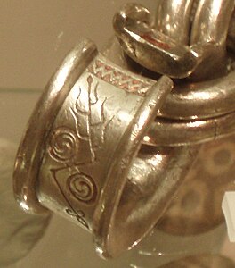 Detail of penannular ring on Whitecleuch Chain showing double disc and Z-rod