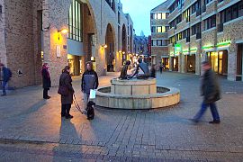 « Léon et Valérie » Place de l'Université en 2002.